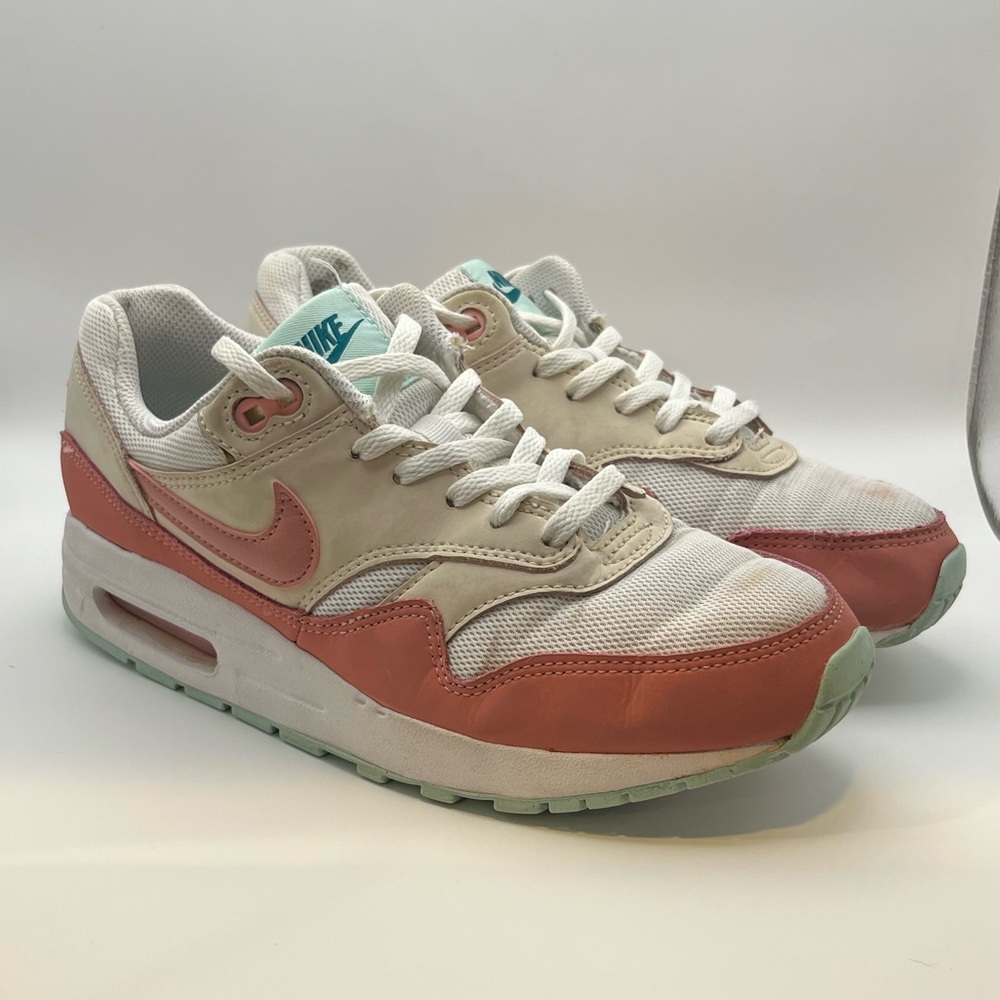 Nike Air Max Sneakers in White and pink
